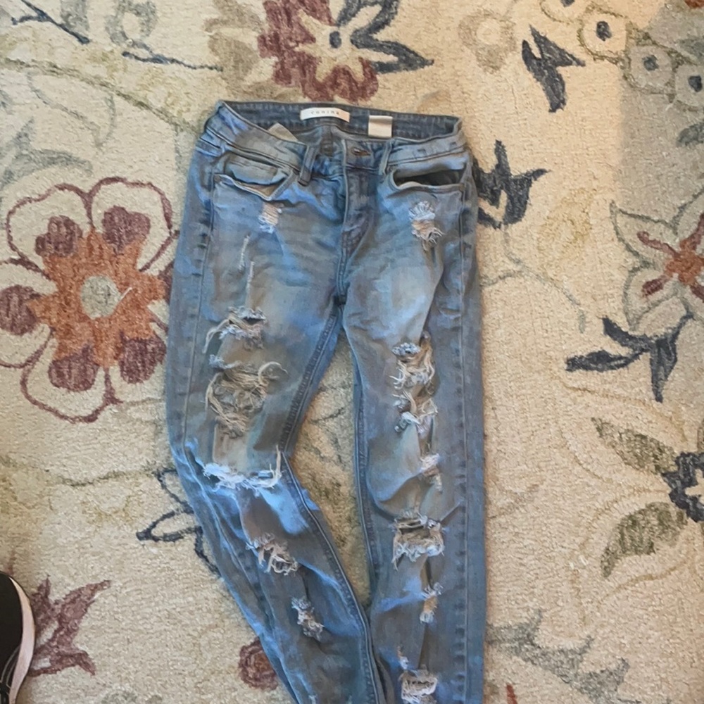 Eunina distressed jeans